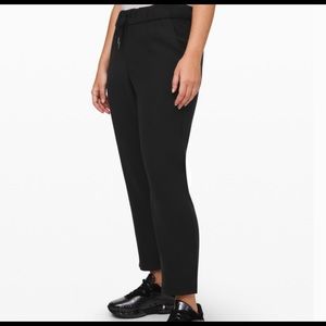 Lululemon On the Fly 7/8 Woven Size 12